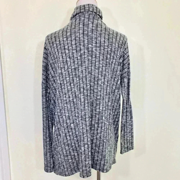 AE heather grey ribbed hi-lo turtleneck sw… - Picture 4 of 6